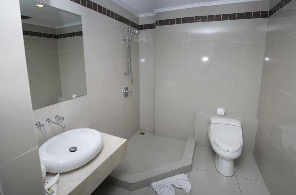 Torres Del Lago Suites And Apartments San José Extérieur photo